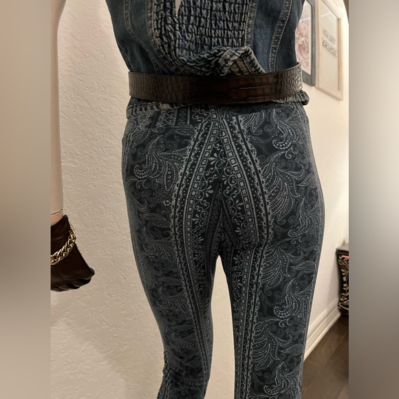 Elastic band flared leggings pants with blue pattern, elastane soft fabric. - Picture 3 of 14